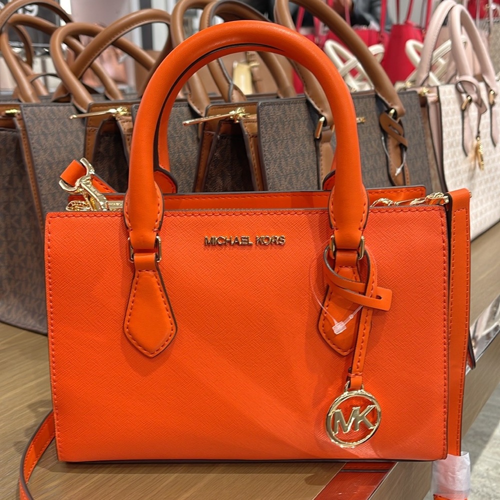MICHAEL KORS
Sheila Small Faux Saffiano Leather Satchel
Poppy 
NWT